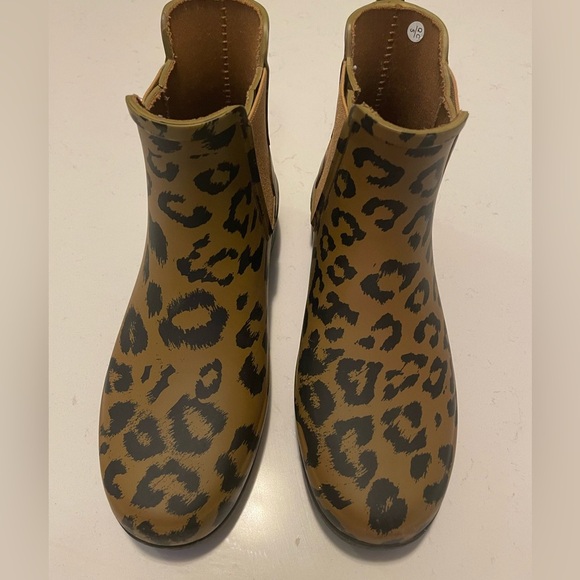 Hunter Black and Yellow Leopard Print Boots - Picture 8 of 10